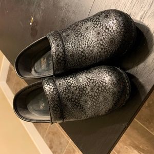 Dansko Clog Women 9.5 (39) Shoe Black